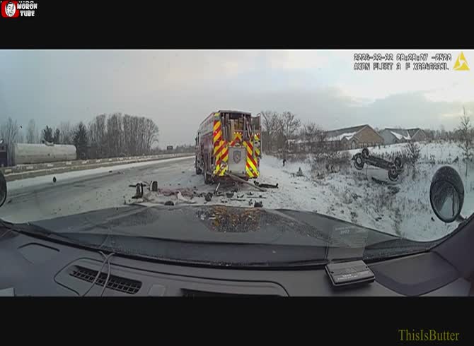 Video :On I-94, a dashcam captures a truck colliding with rescue vehicles